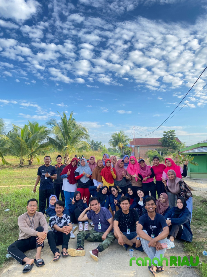 KKN Mahasiswa UMRI gelar kerja bakti dan senam sehat bersama warga sekitar di Sri Meranti